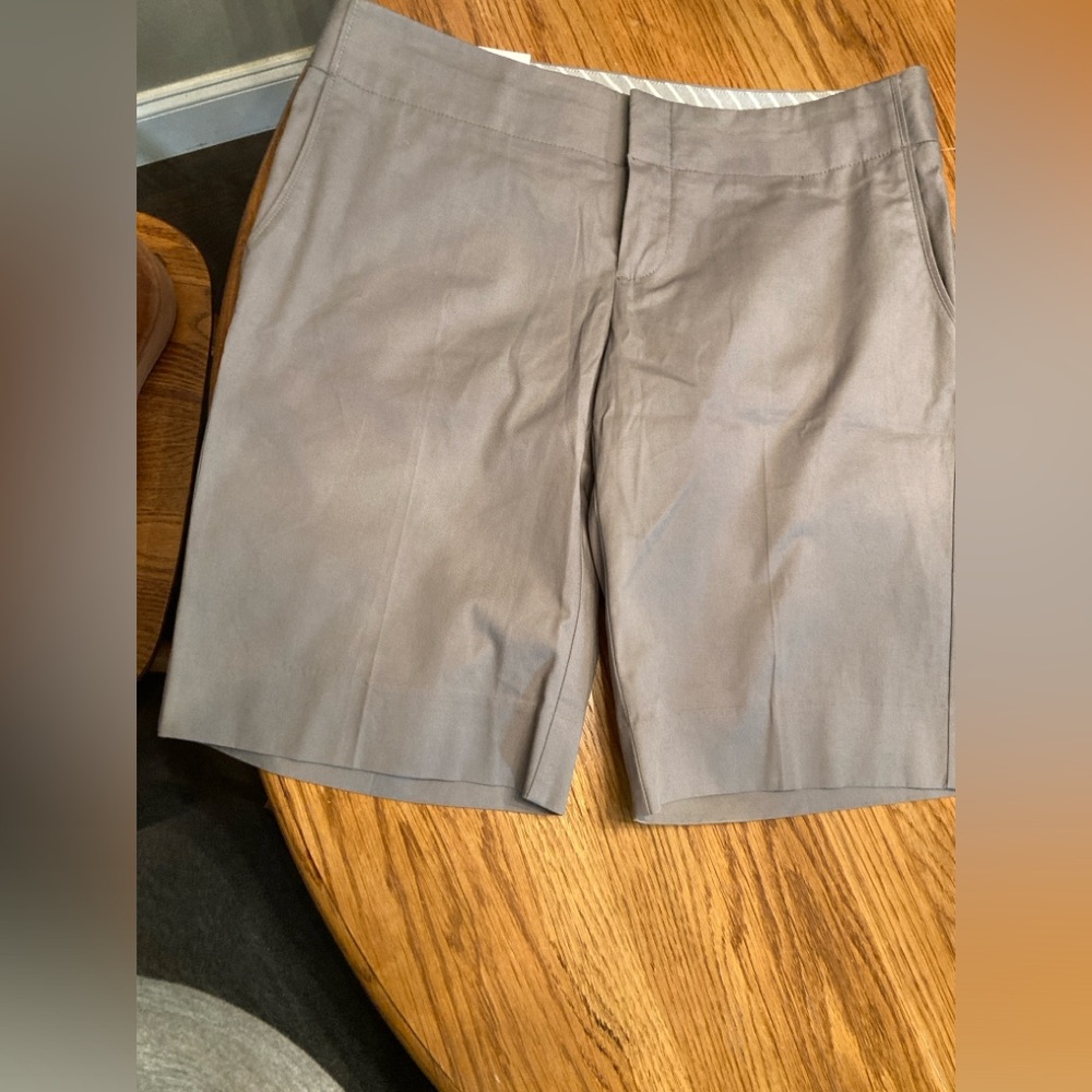 Brand new & with tags ~ GAP size 4 Girlfriend Chino shorts